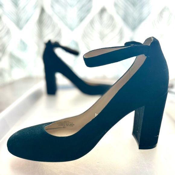 Marc Fisher Women's Block Heel Pumps Size 6 Black Suede With Strap - Picture 2 of 5